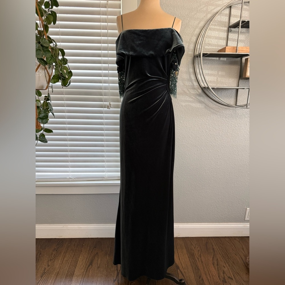 NWT Rickie Freeman for Teri Jon Off The Shoulder Velvet Ruched Side Gown Size 4